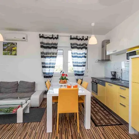 Antonio Apartments * Sukošan